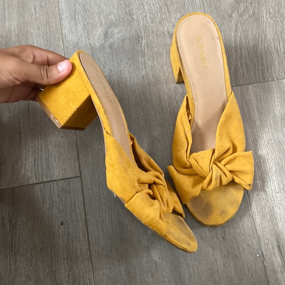 Womens Old Navy Yellow Sandals - Picture 2 of 5